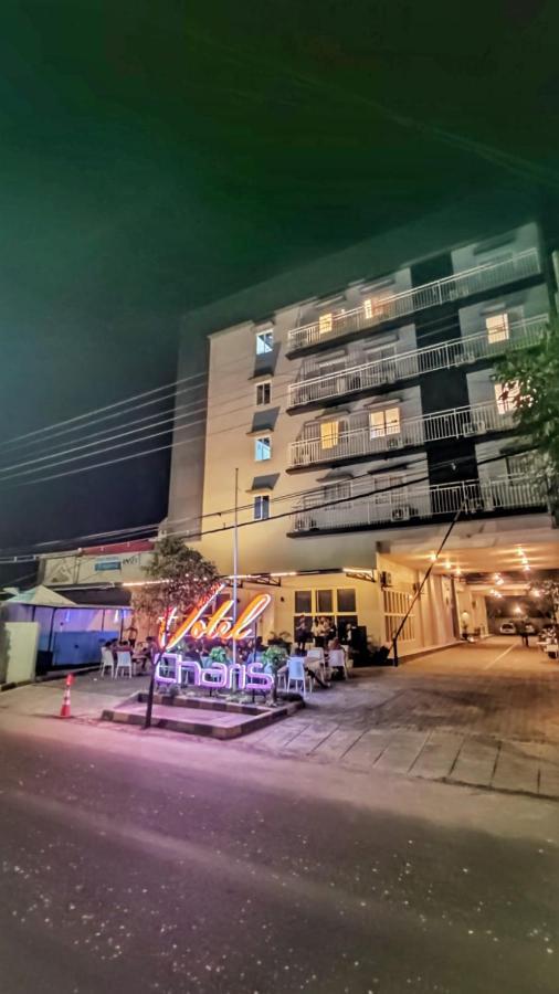 Votel Hotel Charis Tuban Tuban  Eksteriør billede