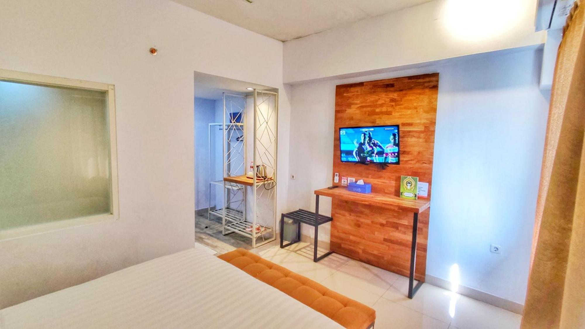 Votel Hotel Charis Tuban Tuban  Eksteriør billede