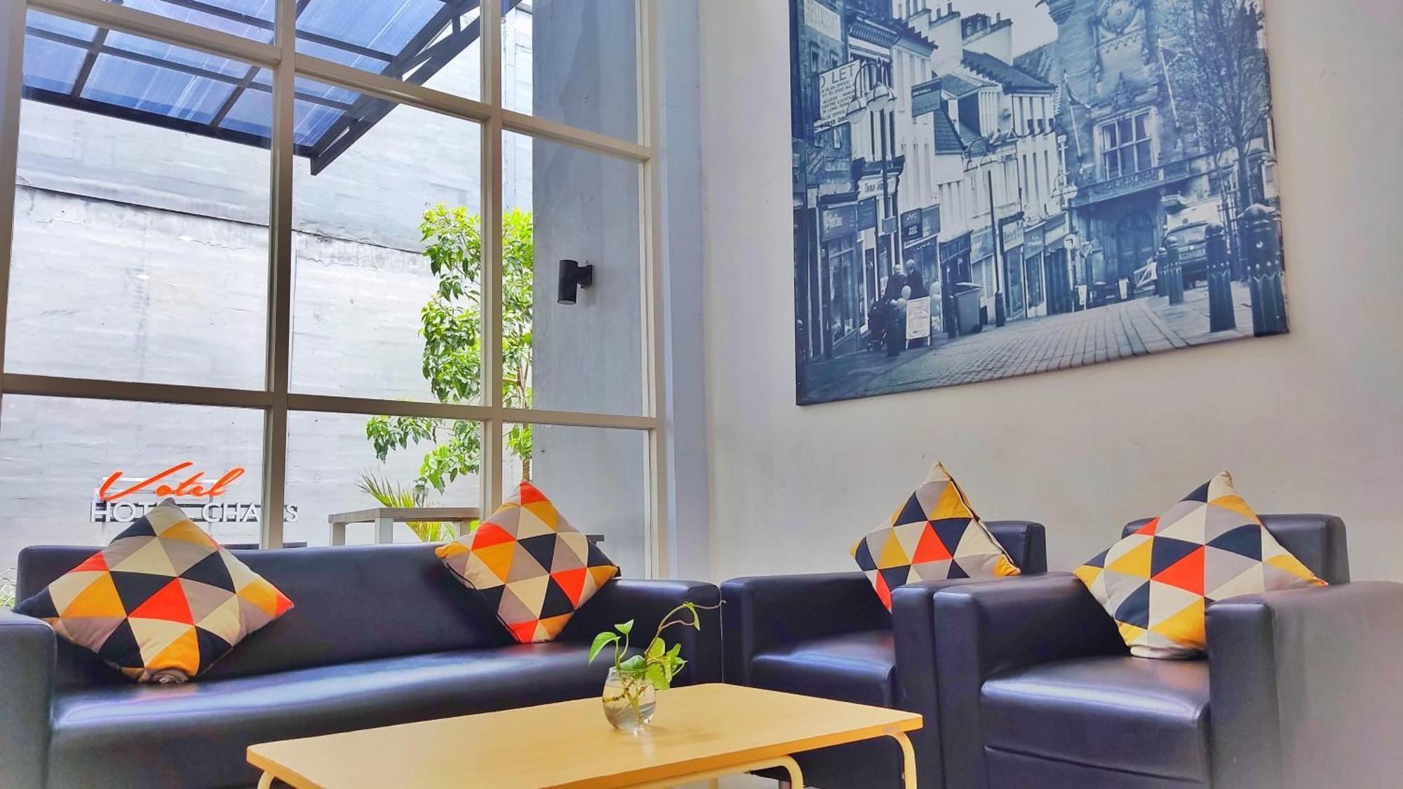 Votel Hotel Charis Tuban Tuban  Eksteriør billede
