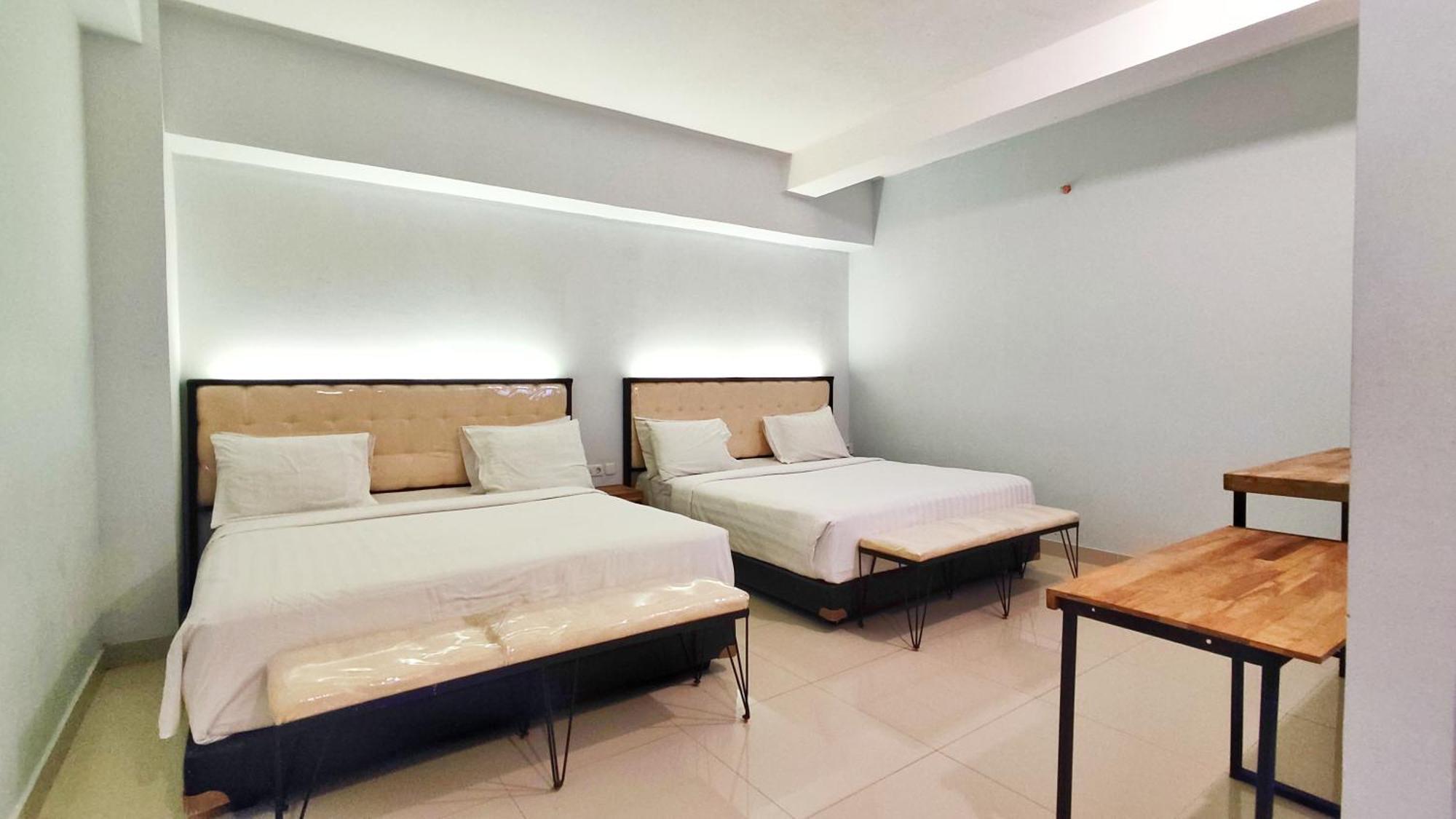 Votel Hotel Charis Tuban Tuban  Eksteriør billede