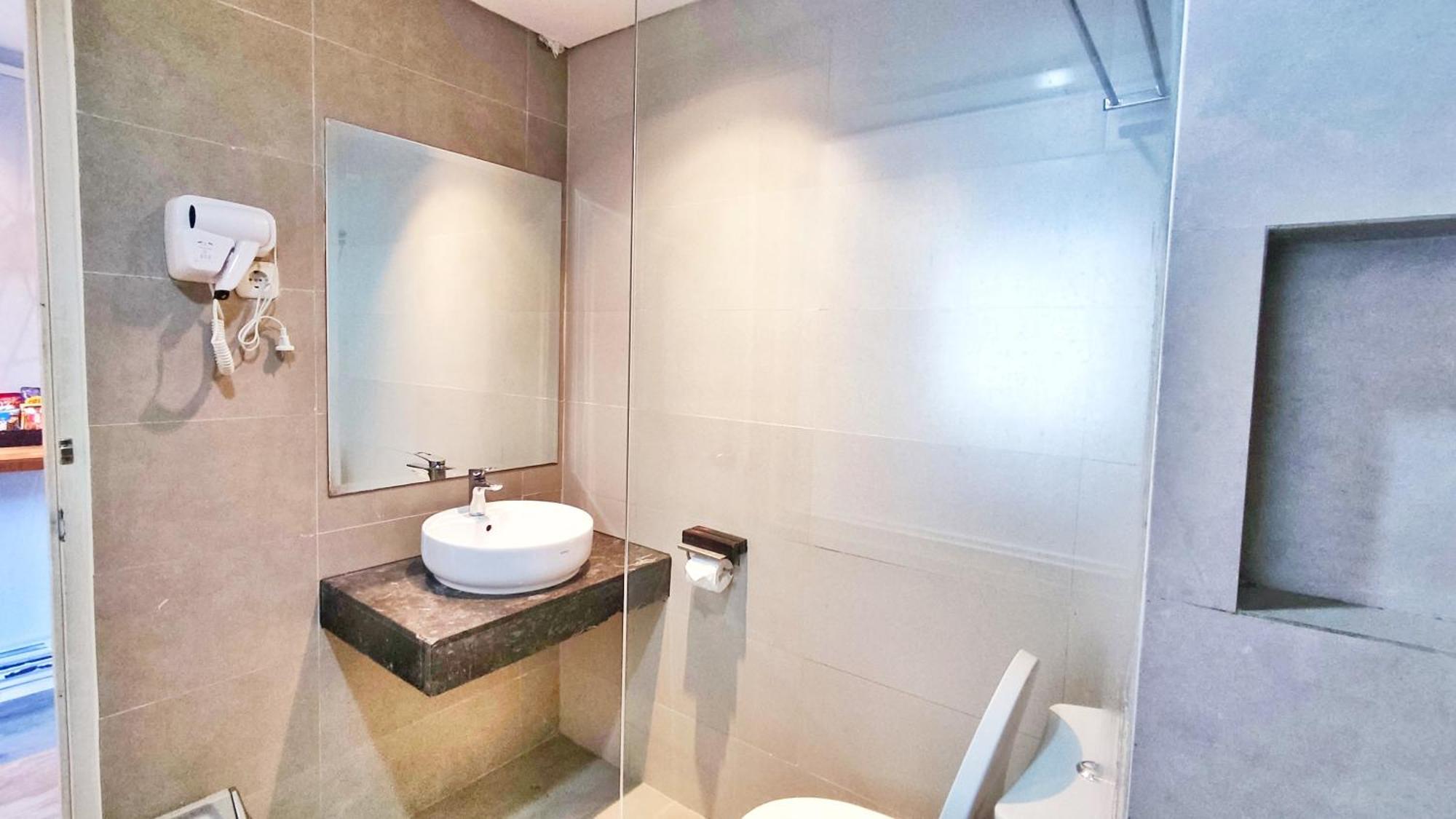 Votel Hotel Charis Tuban Tuban  Eksteriør billede