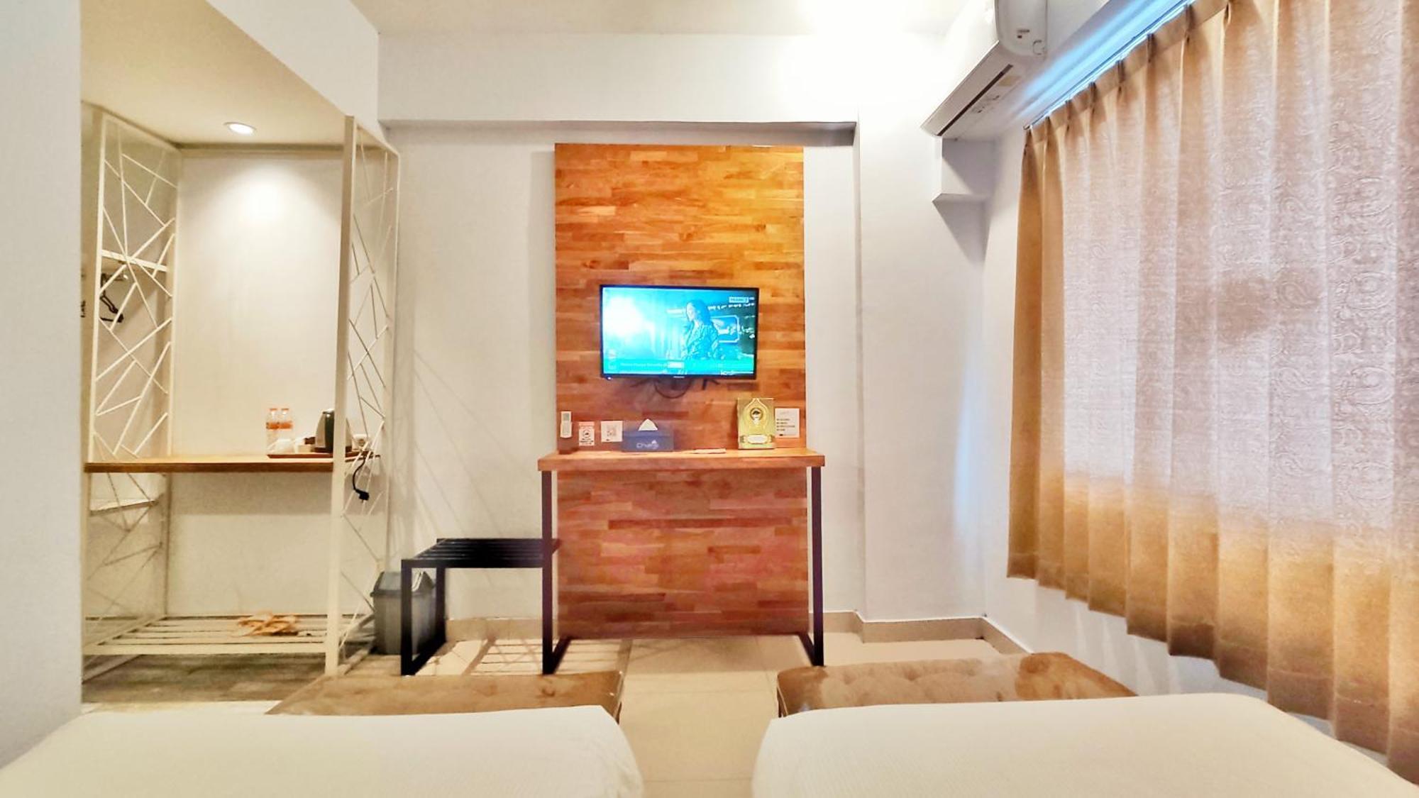 Votel Hotel Charis Tuban Tuban  Eksteriør billede