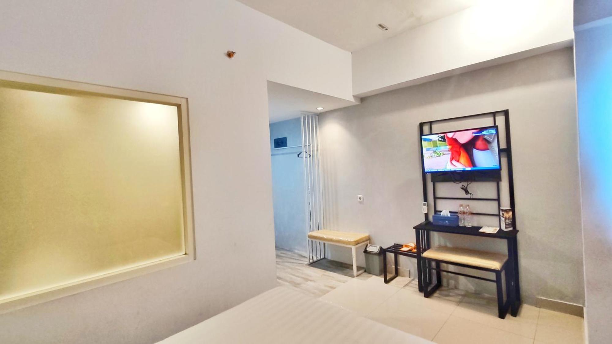 Votel Hotel Charis Tuban Tuban  Eksteriør billede